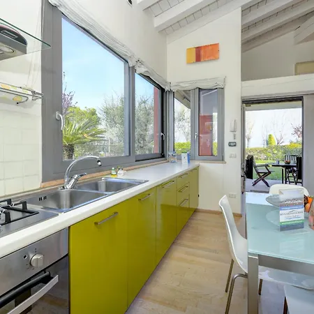 Mgh Family - Acquarius Lake Front Apartment *